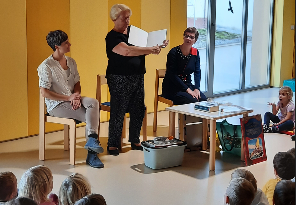 V Vrtcu in OŠ Spodnja Idrija o knjigoveštvu in drugih poklicih, povezanih s knjigo